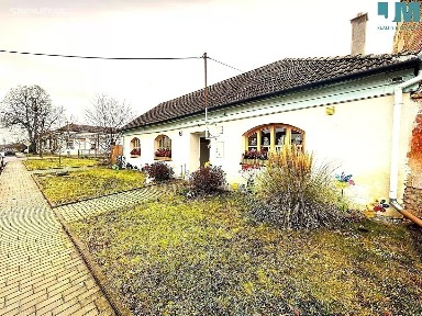 Prodej rodinného domu 250 m², pozemek 721 m²