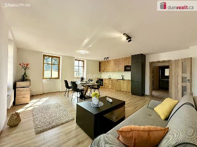 Horní Blatná, Karlovy Vary, náměstí Sv. Vavřince