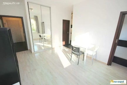 Pronájem bytu 2+kk 40 m² Radhošťská, Praha - Vinohrady