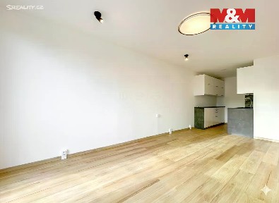 Pronájem bytu 2+kk 44 m² Famfulíkova, Praha - Kobylisy