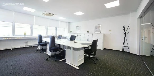Pronájem kanceláře 213 m² Kubánské náměstí, Praha - Vršovice