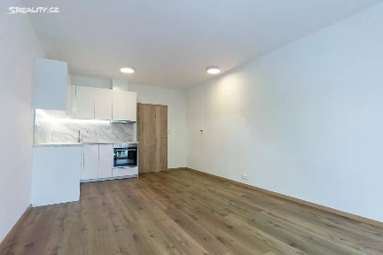 Prodej bytu 1+kk 34 m² Nad Stráněmi, Zlín