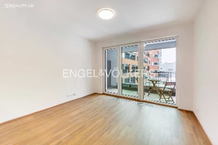 Pronájem bytu 1+kk 37 m² Poděbradská, Praha - Hloubětín