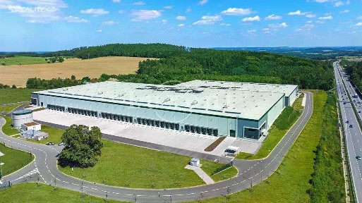 Pronájem skladového prostoru 12893 m² Ostředek