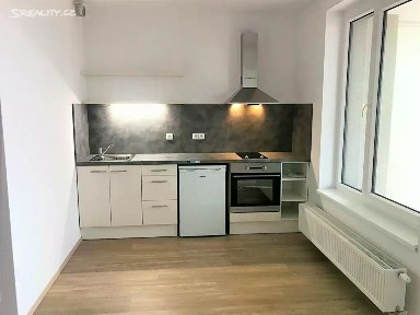 Pronájem bytu 1+kk 37 m² Medunova, Praha