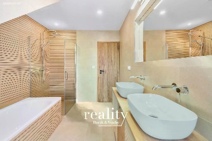 Pronájem rodinného domu 220 m², pozemek 203 m² Horní, Dobšice