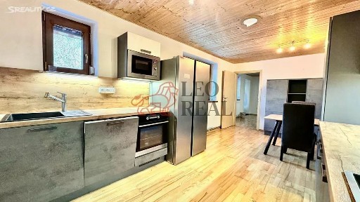 Prodej rodinného domu 250 m², pozemek 14714 m² Lopeník