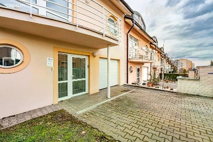 Prodej rodinného domu 250 m², pozemek 219 m² Mokrá, Praha - Chodov
