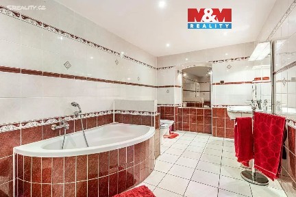 Prodej rodinného domu 700 m², pozemek 1130 m² Velké Březno