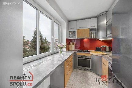 Prodej bytu 3+1 64 m² Černokostelecká, Praha - Strašnice