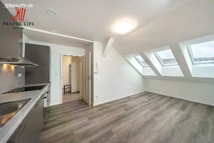 Pronájem bytu 2+kk 46 m² Prostřední, Praha - Michle