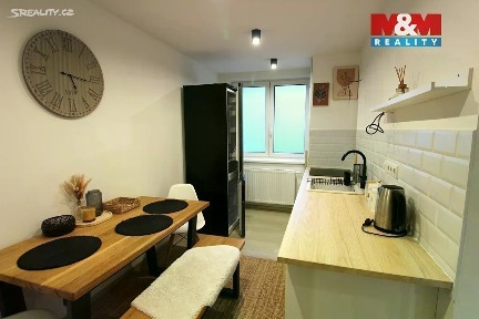 Pronájem bytu 2+1 42 m² Revoluční, Měšice