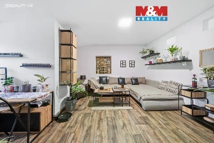 Prodej rodinného domu 454 m², pozemek 1395 m²