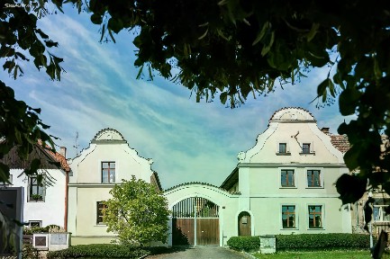 Prodej rodinného domu 1292 m², pozemek 26490 m²
