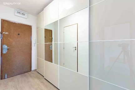 Pronájem bytu 2+kk 39 m² Mirovická, Praha - Kobylisy