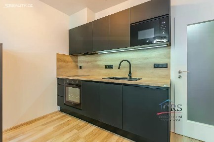 Prodej bytu 1+kk 32 m² Modrého, Praha - Hloubětín