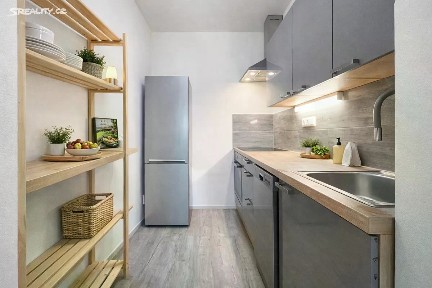 Prodej bytu 2+kk 45 m² Frýdlantská, Praha - Kobylisy