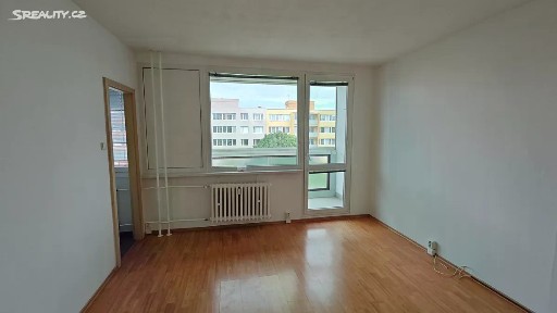 Pronájem bytu 1+kk 37 m² Veltruská, Praha - Prosek