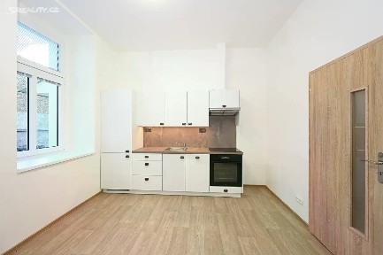 Praha, Praha 7, Holešovice, Komunardů, 15