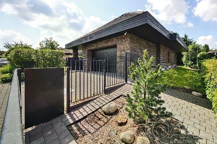 Prodej rodinného domu 293 m², pozemek 805 m² Lomená, Babice