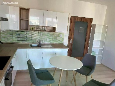 Prodej bytu 1+kk 34 m² Pod Vinicí, Pardubice - Zelené Předměstí