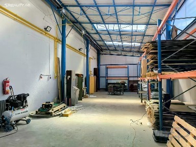 Pronájem výrobní haly, prostoru 461 m²