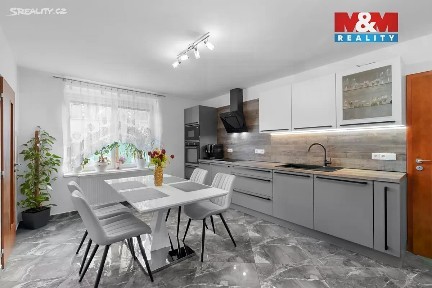 Prodej rodinného domu 111 m², pozemek 412 m² Straky