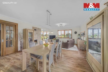 Prodej zemědělské usedlosti 360 m², pozemek 100270 m²
