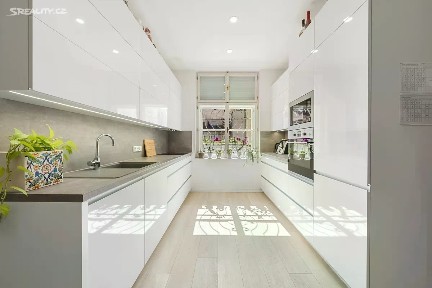 Prodej bytu 4+kk 111 m² Pobřežní, Praha - Karlín