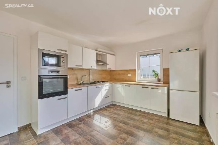Prodej rodinného domu 180 m², pozemek 882 m² Býšť - Hrachoviště