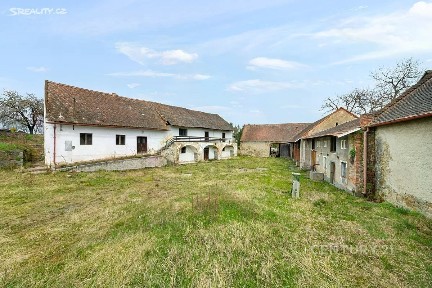 Prodej rodinného domu 244 m², pozemek 4752 m²
