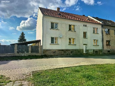 Prodej rodinného domu 330 m², pozemek 656 m²
