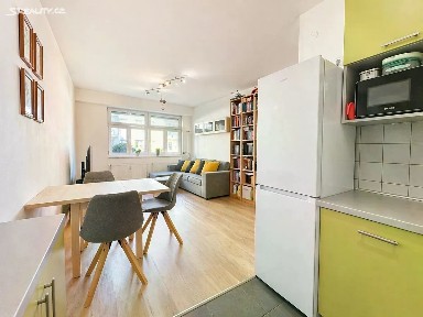 Prodej bytu 3+kk 58 m² Pelušková, Praha - Kyje