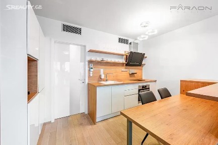 Prodej bytu 1+kk 35 m² Olšanská, Praha - Žižkov