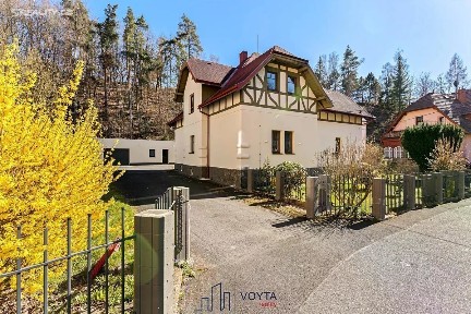 Prodej vily 341 m², pozemek 1076 m² Pod Strání, Dalovice