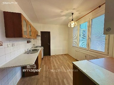 Pronájem bytu 3+1 75 m² Bzenecká, Plzeň - Severní Předměstí