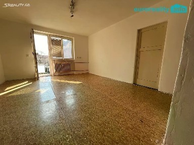 Prodej bytu 2+1 70 m² Štúrova, Ostrov