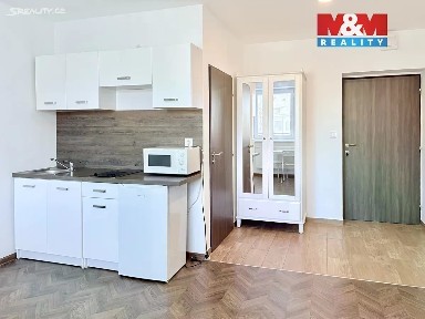 Pronájem kanceláře 28 m² Pardubice - Semtín