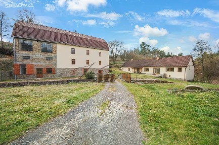 Prodej vícegeneračního domu 594 m², pozemek 13331 m² Olešná