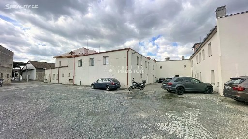 Pronájem kanceláře 619 m²