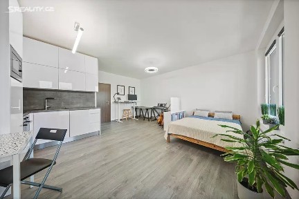 Prodej bytu 1+kk 38 m² Makedonská, Praha - Střížkov