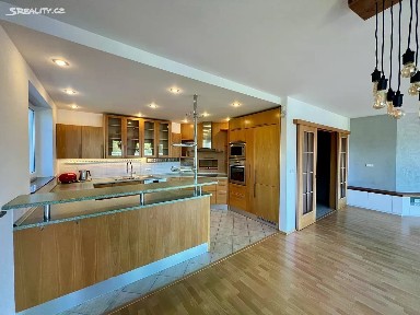 Prodej bytu 6 pokojů a více 167 m² Lékařská, Praha