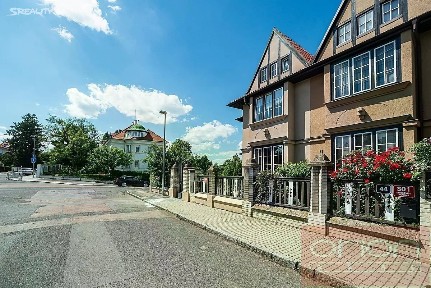 Pronájem rodinného domu 220 m², pozemek 390 m² Lomená, Praha - Střešovice