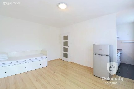 Pronájem bytu 1+kk 33 m² Hurbanova, Praha - Krč