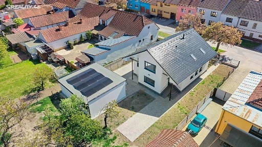 Prodej rodinného domu 200 m², pozemek 1595 m² Bořetice