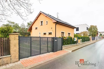 Prodej rodinného domu 268 m², pozemek 708 m² Bolebořská, Praha - Dolní Chabry