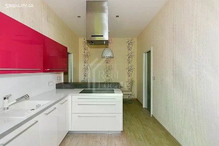 Pronájem bytu 3+1 95 m² Charlese de Gaulla, Praha - Bubeneč