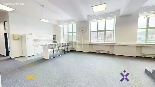 Pronájem kanceláře 421 m²