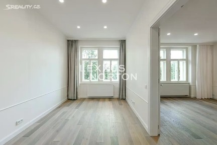 Praha, Praha 3, Vinohrady, náměstí Jiřího z Poděbrad, 9