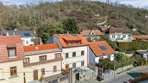 Prodej komerční nemovitosti 90 m² V Podbabě, Praha
